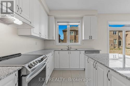 71 Royal Fern Crescent, Caledon, ON - Indoor Photo Showing Kitchen With Double Sink