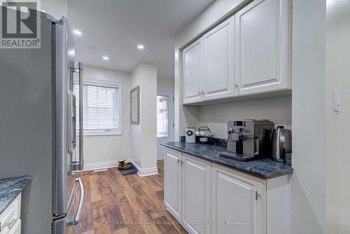 19 - 2880 Headon Forest Drive, Burlington, ON - Indoor Photo Showing Kitchen