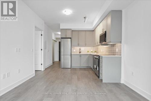 306 - 2343 Khalsa Gate, Oakville, ON - Indoor Photo Showing Kitchen