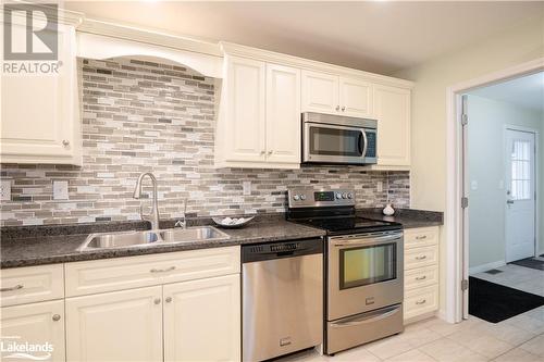 13 Marvin Gardens Boulevard, Wasaga Beach, ON - Indoor Photo Showing Kitchen With Stainless Steel Kitchen With Double Sink With Upgraded Kitchen