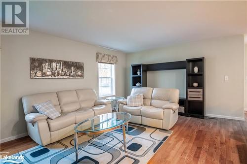 13 Marvin Gardens Boulevard, Wasaga Beach, ON - Indoor Photo Showing Living Room