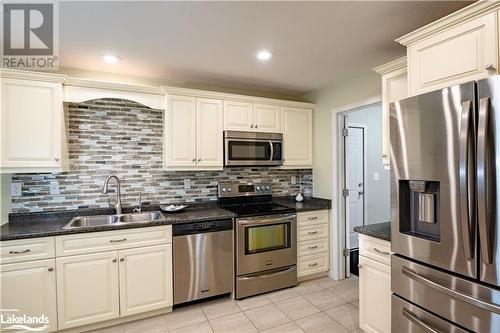 13 Marvin Gardens Boulevard, Wasaga Beach, ON - Indoor Photo Showing Kitchen With Stainless Steel Kitchen With Double Sink With Upgraded Kitchen