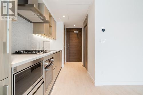 1710 4730 Lougheed Highway, Burnaby, BC - Indoor Photo Showing Kitchen