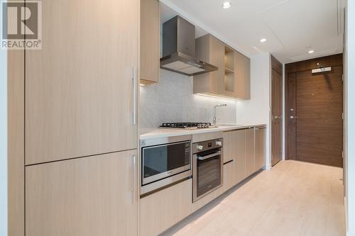 1710 4730 Lougheed Highway, Burnaby, BC - Indoor Photo Showing Kitchen