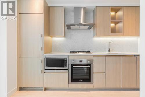 1710 4730 Lougheed Highway, Burnaby, BC - Indoor Photo Showing Kitchen