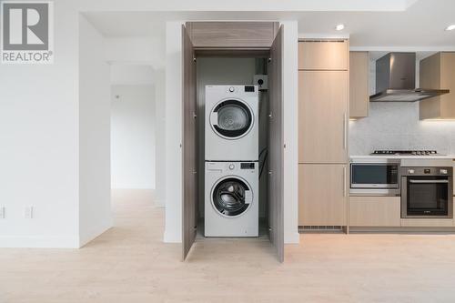 1710 4730 Lougheed Highway, Burnaby, BC - Indoor Photo Showing Laundry Room