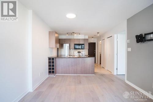 914 610 Granville Avenue, Vancouver, BC - Indoor Photo Showing Kitchen