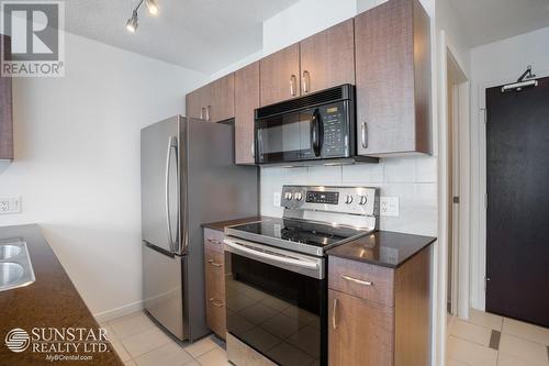 914 610 Granville Avenue, Vancouver, BC - Indoor Photo Showing Kitchen With Stainless Steel Kitchen