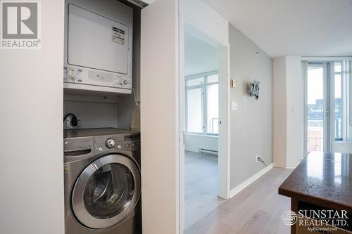 914 610 Granville Avenue, Vancouver, BC - Indoor Photo Showing Laundry Room