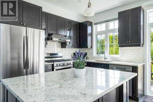 142 Yellow Birch Crescent, Blue Mountains, ON - Indoor Photo Showing Kitchen With Upgraded Kitchen