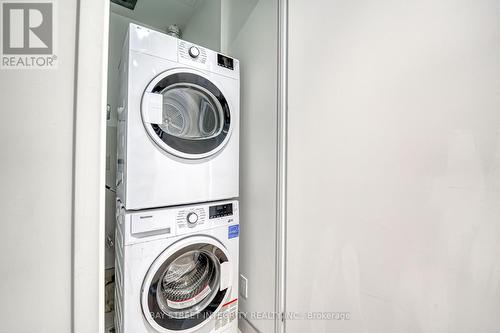 3205 - 5 Buttermill Avenue, Vaughan, ON - Indoor Photo Showing Laundry Room