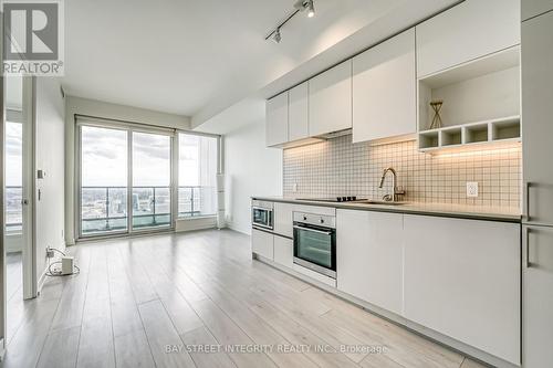 3205 - 5 Buttermill Avenue, Vaughan, ON - Indoor Photo Showing Kitchen With Upgraded Kitchen