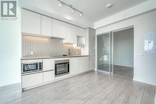 3205 - 5 Buttermill Avenue, Vaughan, ON - Indoor Photo Showing Kitchen