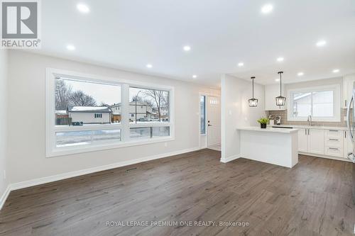 453 Leacock Drive, Barrie, ON - Indoor Photo Showing Kitchen With Upgraded Kitchen