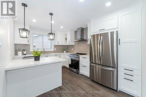 453 Leacock Drive, Barrie, ON - Indoor Photo Showing Kitchen With Upgraded Kitchen