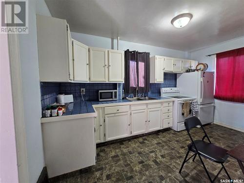 1411 110Th Street, North Battleford, SK - Indoor Photo Showing Kitchen With Double Sink