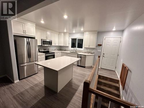 942 Confederation Drive, Saskatoon, SK - Indoor Photo Showing Kitchen With Upgraded Kitchen