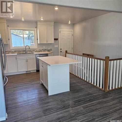 942 Confederation Drive, Saskatoon, SK - Indoor Photo Showing Kitchen