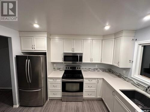 942 Confederation Drive, Saskatoon, SK - Indoor Photo Showing Kitchen