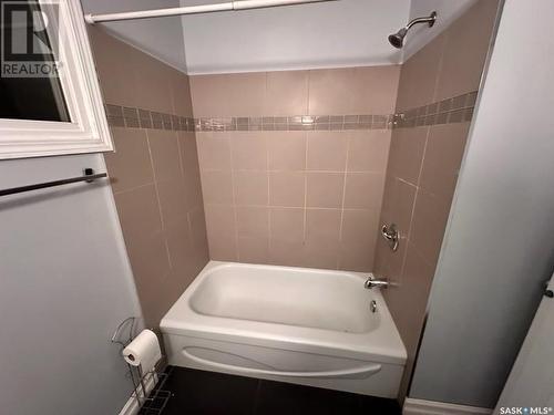 942 Confederation Drive, Saskatoon, SK - Indoor Photo Showing Bathroom