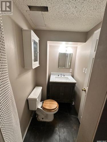 942 Confederation Drive, Saskatoon, SK - Indoor Photo Showing Bathroom