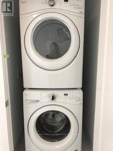 504 - 1 Edgewater Drive, Toronto, ON - Indoor Photo Showing Laundry Room