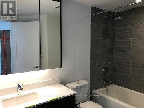 504 - 1 Edgewater Drive, Toronto, ON - Indoor Photo Showing Bathroom