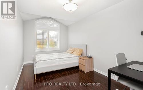 2419 Wasaga Drive, Oakville, ON - Indoor Photo Showing Bedroom