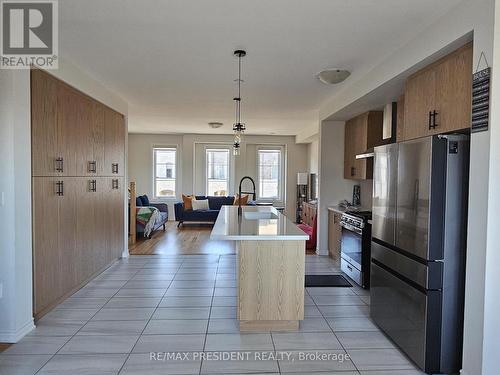 99 Halliford Place, Brampton, ON - Indoor Photo Showing Kitchen