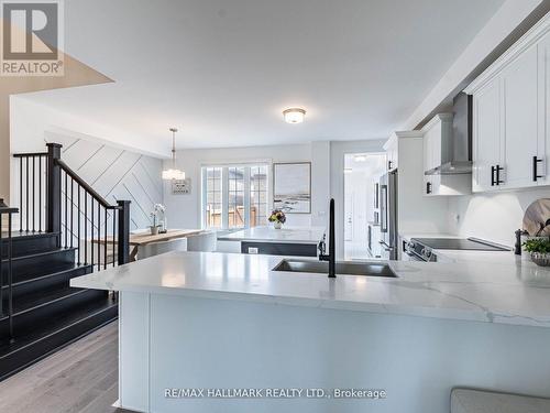 4023 Sixth Line, Oakville, ON - Indoor Photo Showing Kitchen With Double Sink