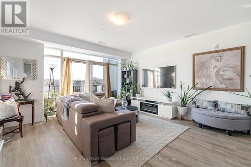 409 - 1 Redfern Avenue, Hamilton, ON - Indoor Photo Showing Living Room