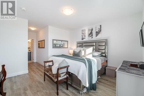 409 - 1 Redfern Avenue, Hamilton, ON - Indoor Photo Showing Bedroom