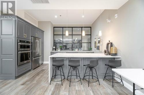 409 - 1 Redfern Avenue, Hamilton, ON - Indoor Photo Showing Kitchen With Upgraded Kitchen