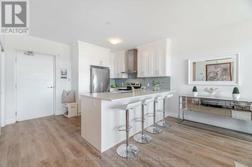 409 - 1 Redfern Avenue, Hamilton, ON - Indoor Photo Showing Kitchen