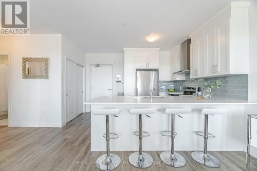 409 - 1 Redfern Avenue, Hamilton, ON - Indoor Photo Showing Kitchen With Upgraded Kitchen