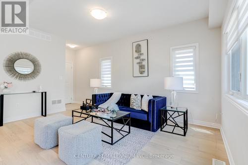 7387 Sherrilee Crescent, Niagara Falls, ON - Indoor Photo Showing Living Room