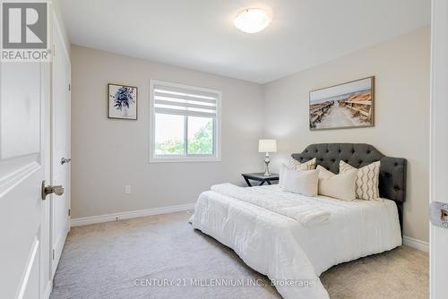 7387 Sherrilee Crescent, Niagara Falls, ON - Indoor Photo Showing Bedroom