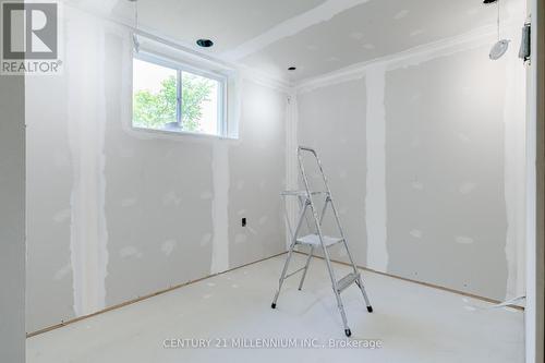 7387 Sherrilee Crescent, Niagara Falls, ON - Indoor Photo Showing Other Room