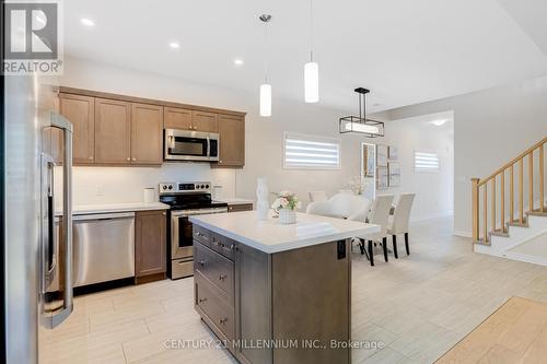 7387 Sherrilee Crescent, Niagara Falls, ON - Indoor Photo Showing Kitchen With Upgraded Kitchen