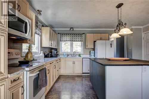 425 Langlois, Markstay-Warren, ON - Indoor Photo Showing Kitchen