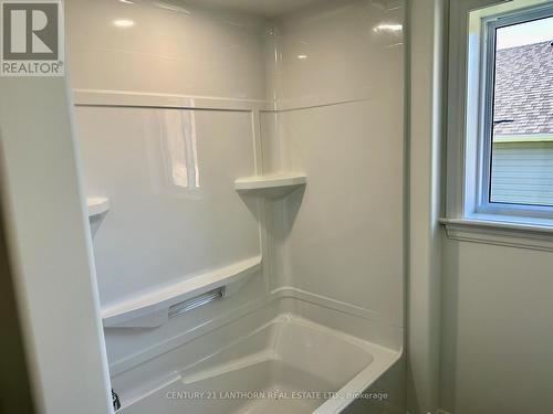 6 Gladstone Street, Madoc, ON - Indoor Photo Showing Bathroom