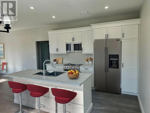 6 Gladstone Street, Madoc, ON - Indoor Photo Showing Kitchen With Upgraded Kitchen