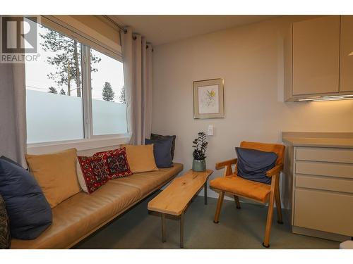 545 309Th Avenue, Kimberley, BC - Indoor Photo Showing Living Room