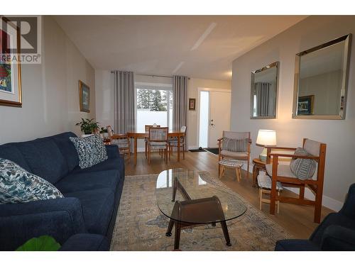 545 309Th Avenue, Kimberley, BC - Indoor Photo Showing Living Room