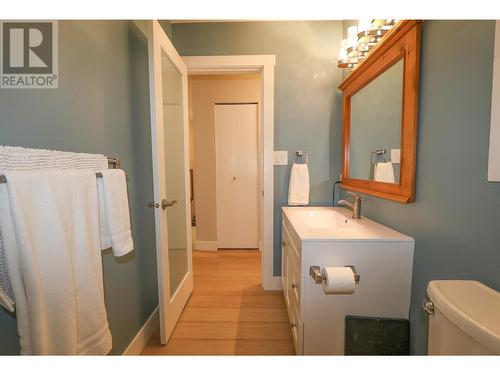 545 309Th Avenue, Kimberley, BC - Indoor Photo Showing Bathroom