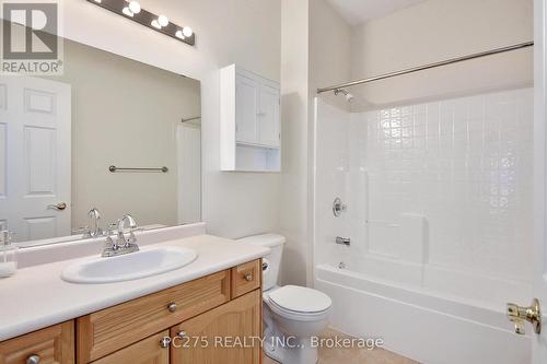 243 - 2025 Meadowgate Boulevard, London, ON - Indoor Photo Showing Bathroom