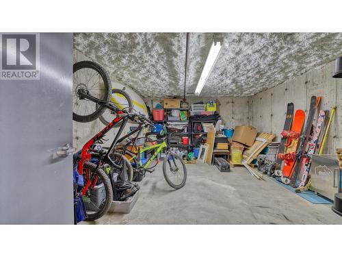 1904 Pineridge Mountain Link Unit# 12, Invermere, BC - Indoor Photo Showing Garage