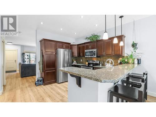 1904 Pineridge Mountain Link Unit# 12, Invermere, BC - Indoor Photo Showing Kitchen With Upgraded Kitchen