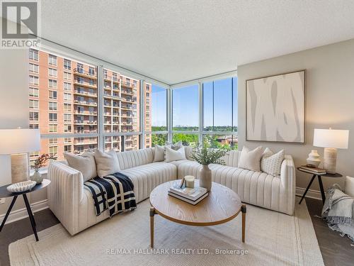 1107 - 1103 Leslie Street, Toronto, ON - Indoor Photo Showing Living Room