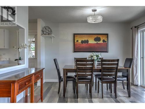 4203 15 Crescent, Vernon, BC - Indoor Photo Showing Dining Room